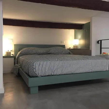 Avec Mezzanine, Climatisé, Au Cœur De Menton, Proche Plages Et Commerces - Fr-1-196-300 *