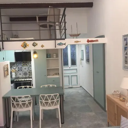 Avec Mezzanine, Climatise, Au Coeur De Menton, Proche Plages Et Commerces - Fr-1-196-300 Menton