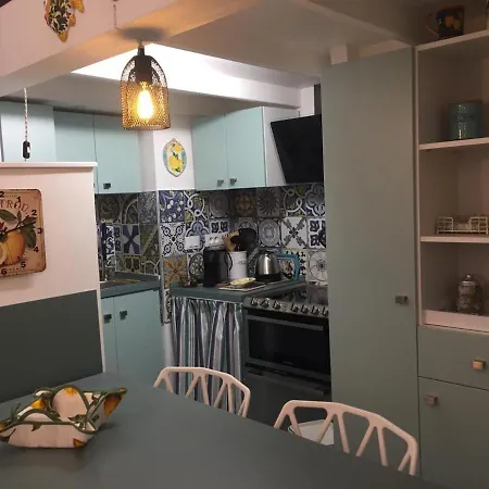 Avec Mezzanine, Climatise, Au Coeur De Menton, Proche Plages Et Commerces - Fr-1-196-300 아파트