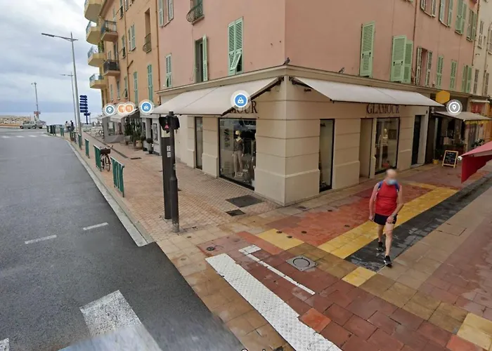 Avec Mezzanine, Climatise, Au Coeur De Menton, Proche Plages Et Commerces - Fr-1-196-300 *