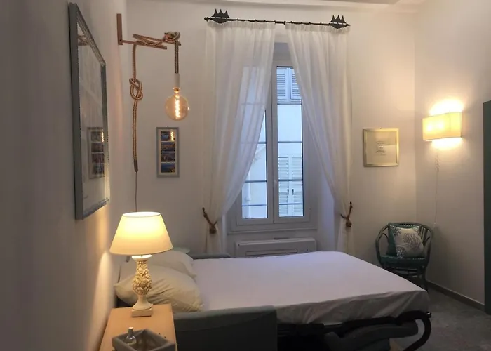 Апартаменти Avec Mezzanine, Climatise, Au Coeur De Menton, Proche Plages Et Commerces - Fr-1-196-300