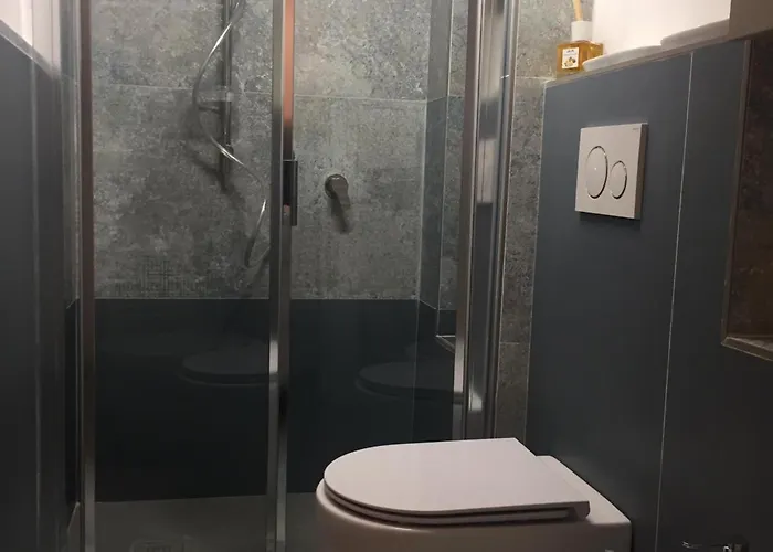 Avec Mezzanine, Climatise, Au Coeur De Menton, Proche Plages Et Commerces - Fr-1-196-300 شقة