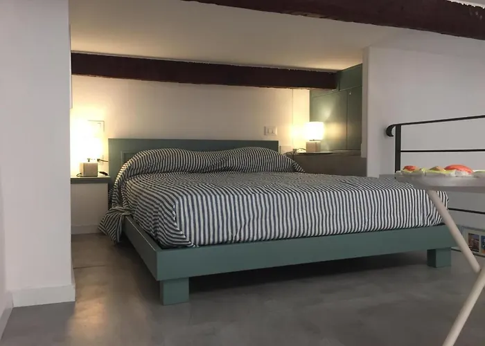 Avec Mezzanine, Climatise, Au Coeur De Menton, Proche Plages Et Commerces - Fr-1-196-300 *