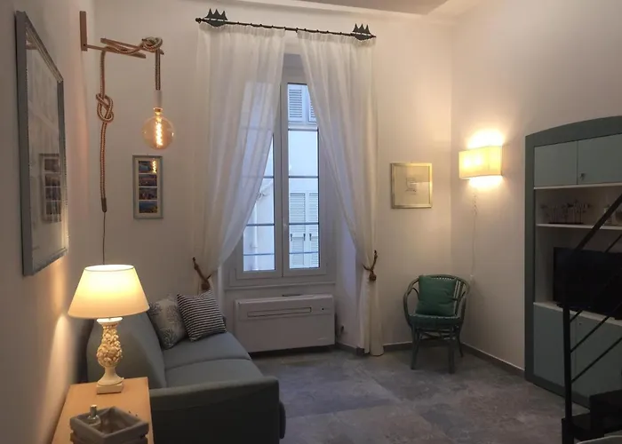 Апартаменти Avec Mezzanine, Climatise, Au Coeur De Menton, Proche Plages Et Commerces - Fr-1-196-300