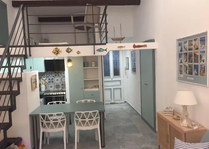 Avec Mezzanine, Climatise, Au Coeur De Menton, Proche Plages Et Commerces - Fr-1-196-300 مينتون