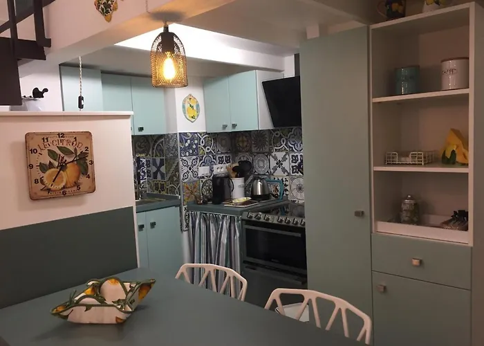 Avec Mezzanine, Climatise, Au Coeur De Menton, Proche Plages Et Commerces - Fr-1-196-300 شقة