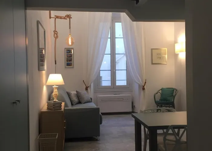 Avec Mezzanine, Climatise, Au Coeur De Menton, Proche Plages Et Commerces - Fr-1-196-300 Апартаменти *