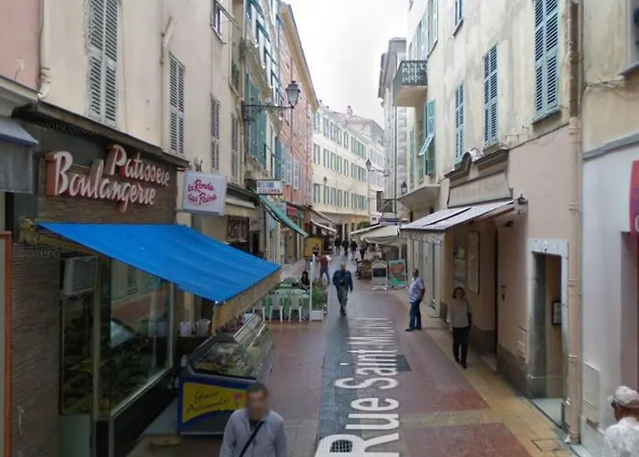 Avec Mezzanine, Climatise, Au Coeur De Menton, Proche Plages Et Commerces - Fr-1-196-300